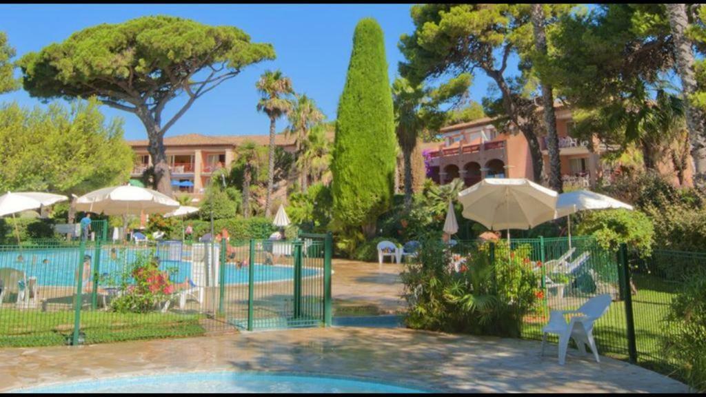 Entre Mer Et Piscine Ιέρ Εξωτερικό φωτογραφία